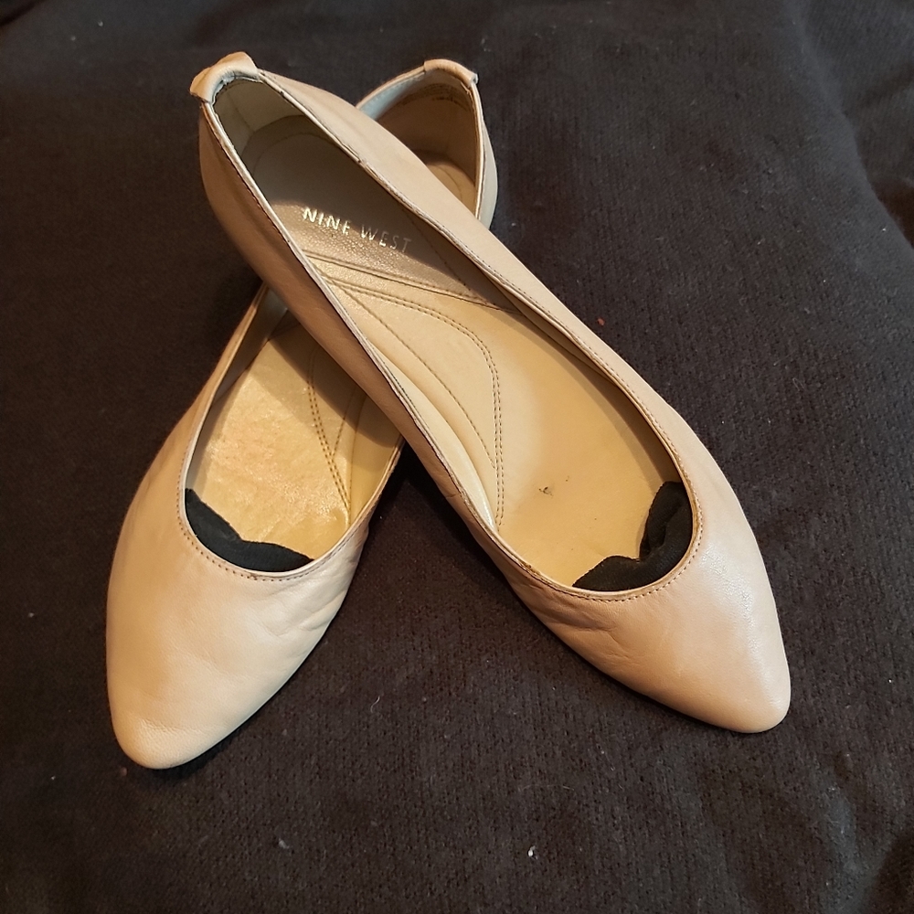 Gently worn Nine West flat